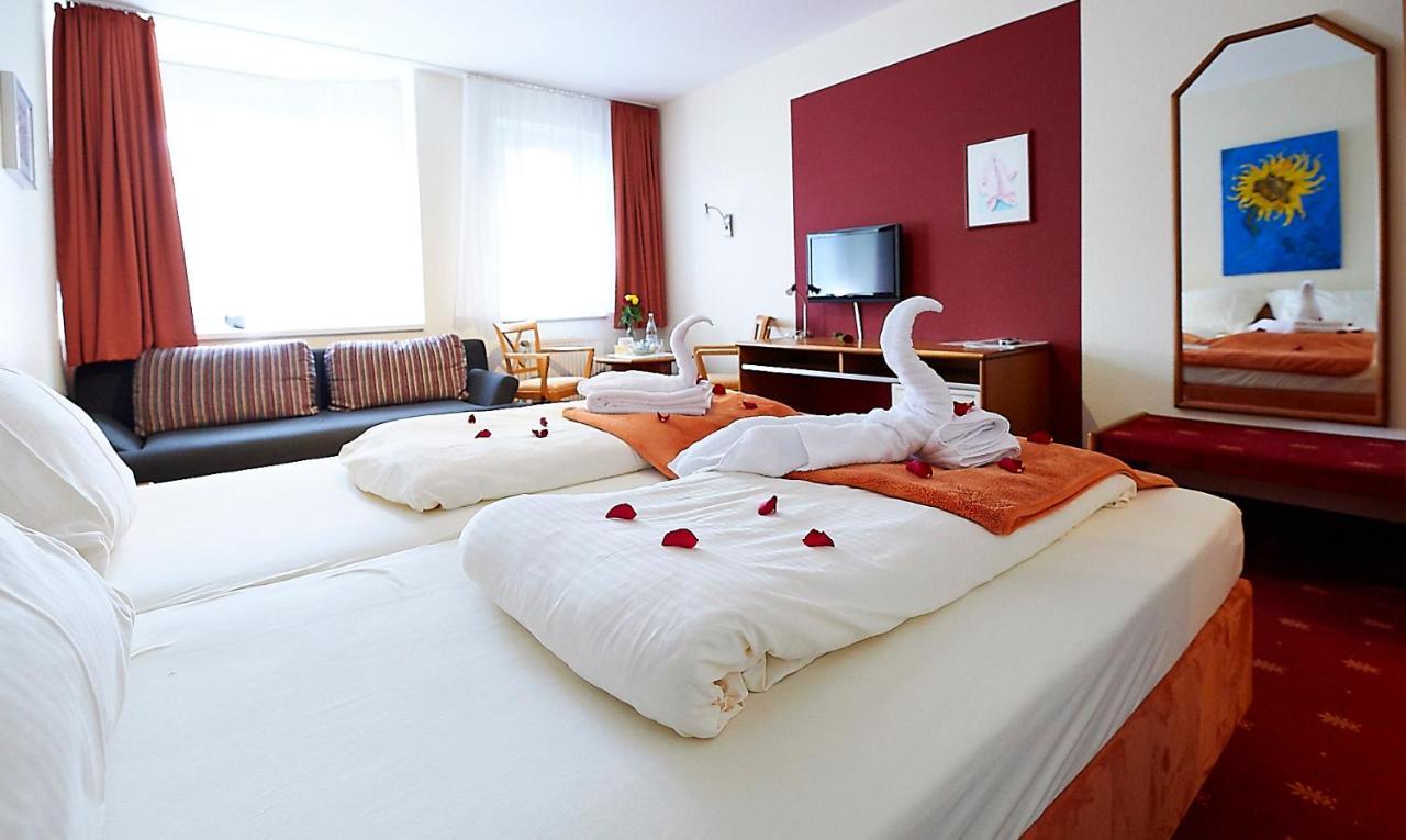 Hotel Diamant Wedel Buitenkant foto