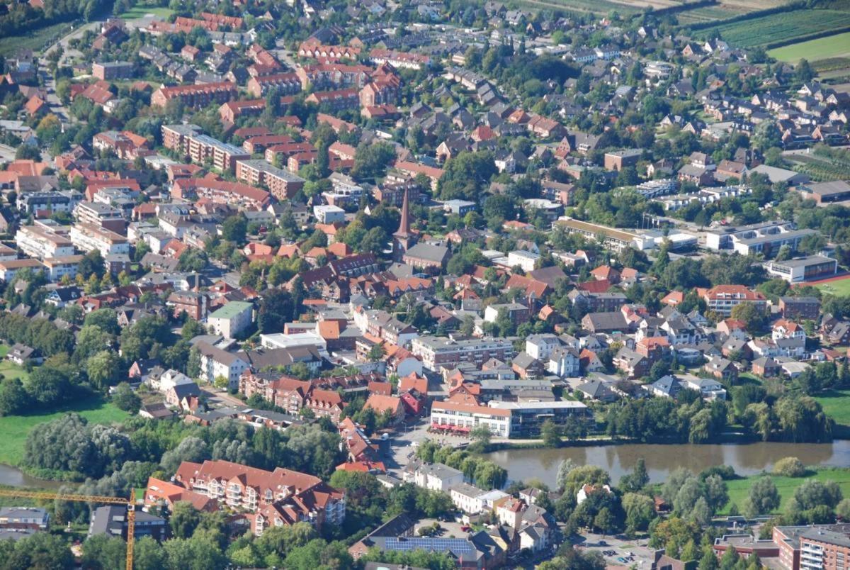 Hotel Diamant Wedel Buitenkant foto
